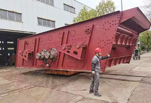 振動篩從車間運往試機平臺